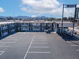 Inland Inn & Suites