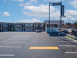 Inland Inn & Suites