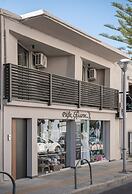 Elvira City Apartment