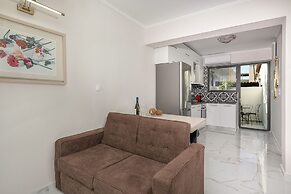 Elvira City Apartment