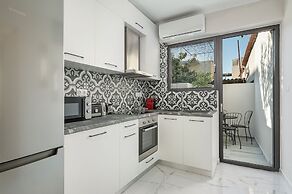 Elvira City Apartment