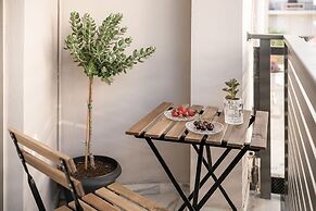 Elvira City Apartment