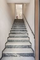 Elvira City Apartment