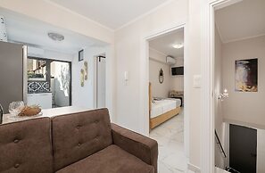 Elvira City Apartment