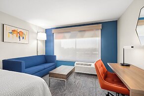 Holiday Inn Express & Suites Phoenix West Tolleson by IHG