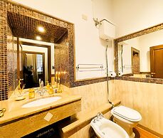 Trevi Fountain Luxury Guesthouse