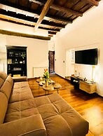 Trevi Fountain Luxury Guesthouse