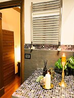 Trevi Fountain Luxury Guesthouse