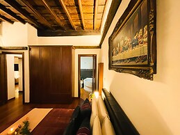 Trevi Fountain Luxury Guesthouse