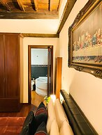 Trevi Fountain Luxury Guesthouse