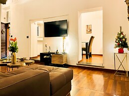 Trevi Fountain Luxury Guesthouse