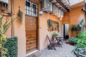Trevi Fountain Luxury Guesthouse