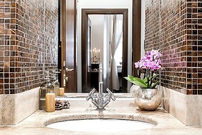 Trevi Fountain Luxury Guesthouse