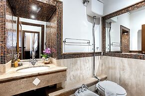 Trevi Fountain Luxury Guesthouse