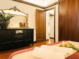 Trevi Fountain Luxury Guesthouse