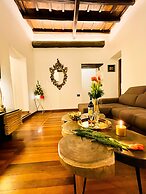 Trevi Fountain Luxury Guesthouse