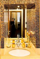 Trevi Fountain Luxury Guesthouse