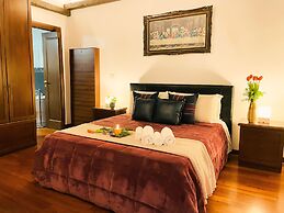 Trevi Fountain Luxury Guesthouse