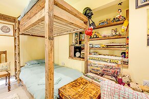 Family Country Cottage With a Private Valley View