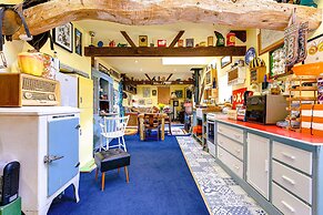 Family Country Cottage With a Private Valley View