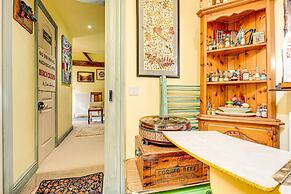 Family Country Cottage With a Private Valley View