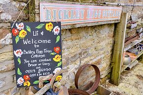 Family Country Cottage With a Private Valley View