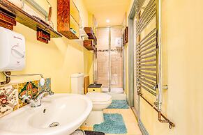 Family Country Cottage With a Private Valley View