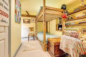 Family Country Cottage With a Private Valley View