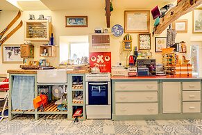 Family Country Cottage With a Private Valley View