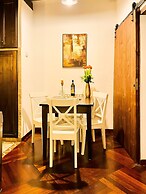 Trevi Fountain Stylish Guesthouse