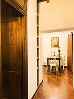 Trevi Fountain Stylish Guesthouse