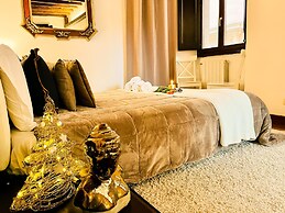 Trevi Fountain Stylish Guesthouse