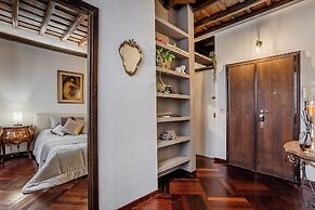 Trevi Fountain Stylish Guesthouse
