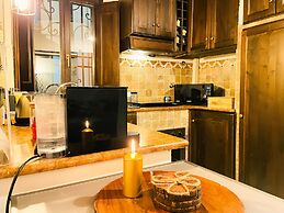 Trevi Fountain Stylish Guesthouse