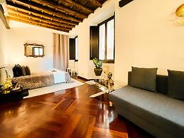 Trevi Fountain Stylish Guesthouse