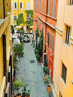 Trevi Fountain Stylish Guesthouse