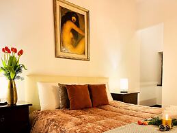 Trevi Fountain Stylish Guesthouse