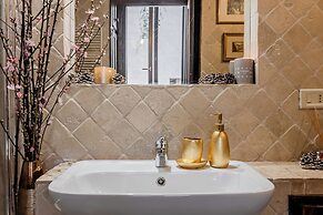 Trevi Fountain Stylish Guesthouse