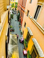 Trevi Fountain Stylish Guesthouse