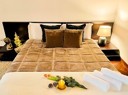 Trevi Fountain Stylish Guesthouse