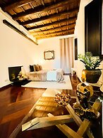 Trevi Fountain Stylish Guesthouse