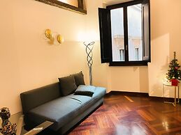 Trevi Fountain Stylish Guesthouse