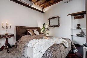 Trevi Fountain Stylish Guesthouse