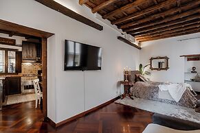 Trevi Fountain Stylish Guesthouse