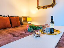 Trevi Fountain Stylish Guesthouse