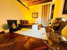 Trevi Fountain Stylish Guesthouse