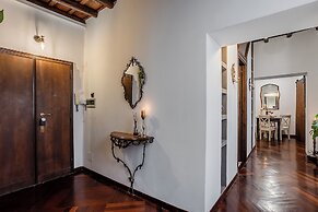 Trevi Fountain Stylish Guesthouse