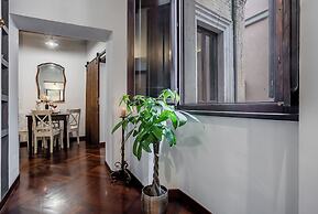 Trevi Fountain Stylish Guesthouse