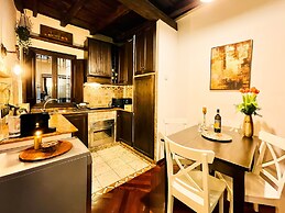 Trevi Fountain Stylish Guesthouse