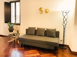 Trevi Fountain Stylish Guesthouse